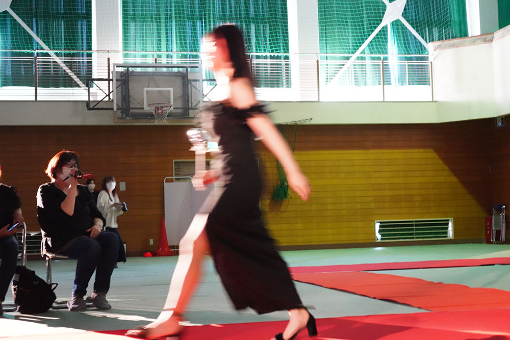 コロナ禍のファッションショー「Carat」