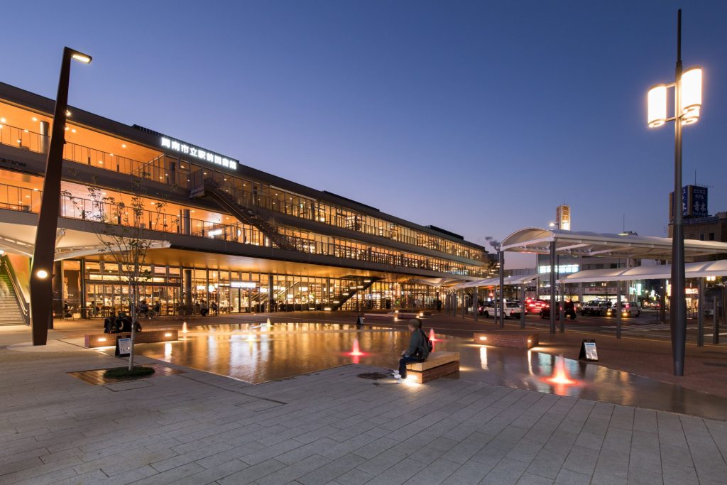 新幹線のぞみが停まる徳山駅には使い勝手がよい図書館も📚