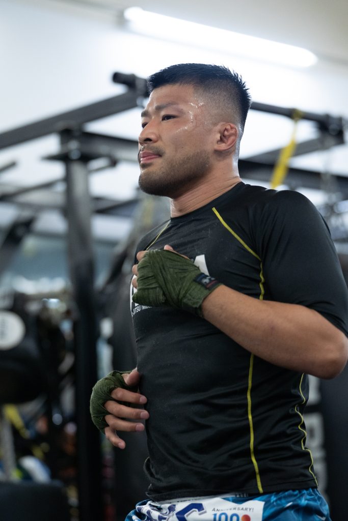 ダイエットのために道場でのトレーニングをする摩嶋さん